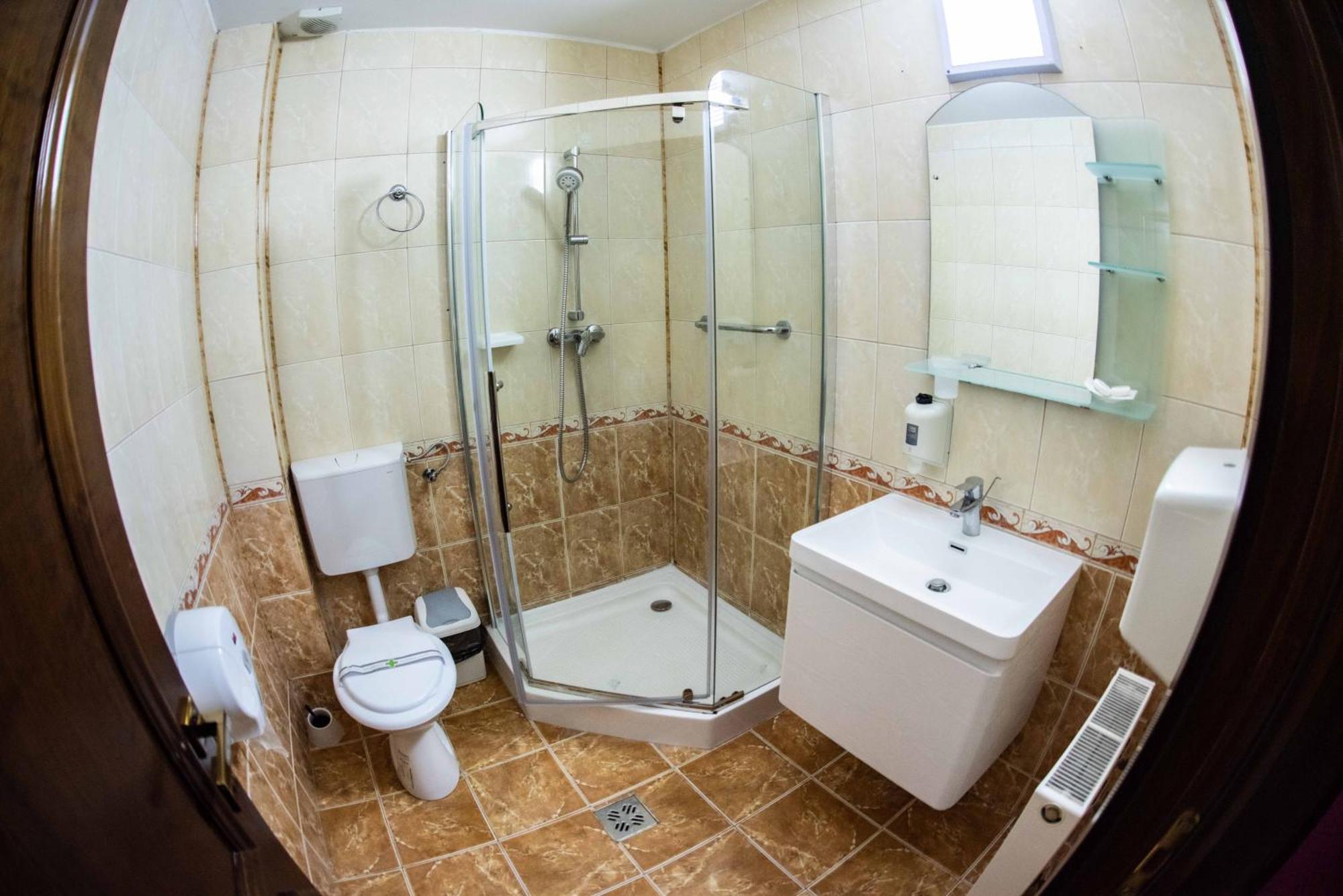 Hotel Trei Brazi ไบเลโอเลอเนชต์ ภายนอก รูปภาพ