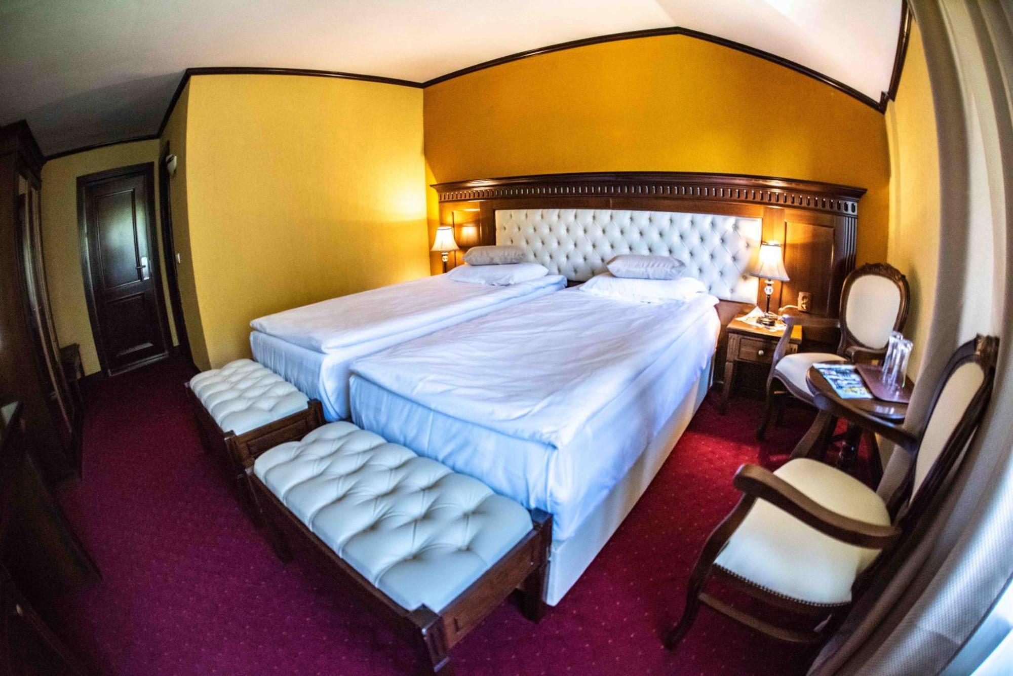 Hotel Trei Brazi ไบเลโอเลอเนชต์ ภายนอก รูปภาพ