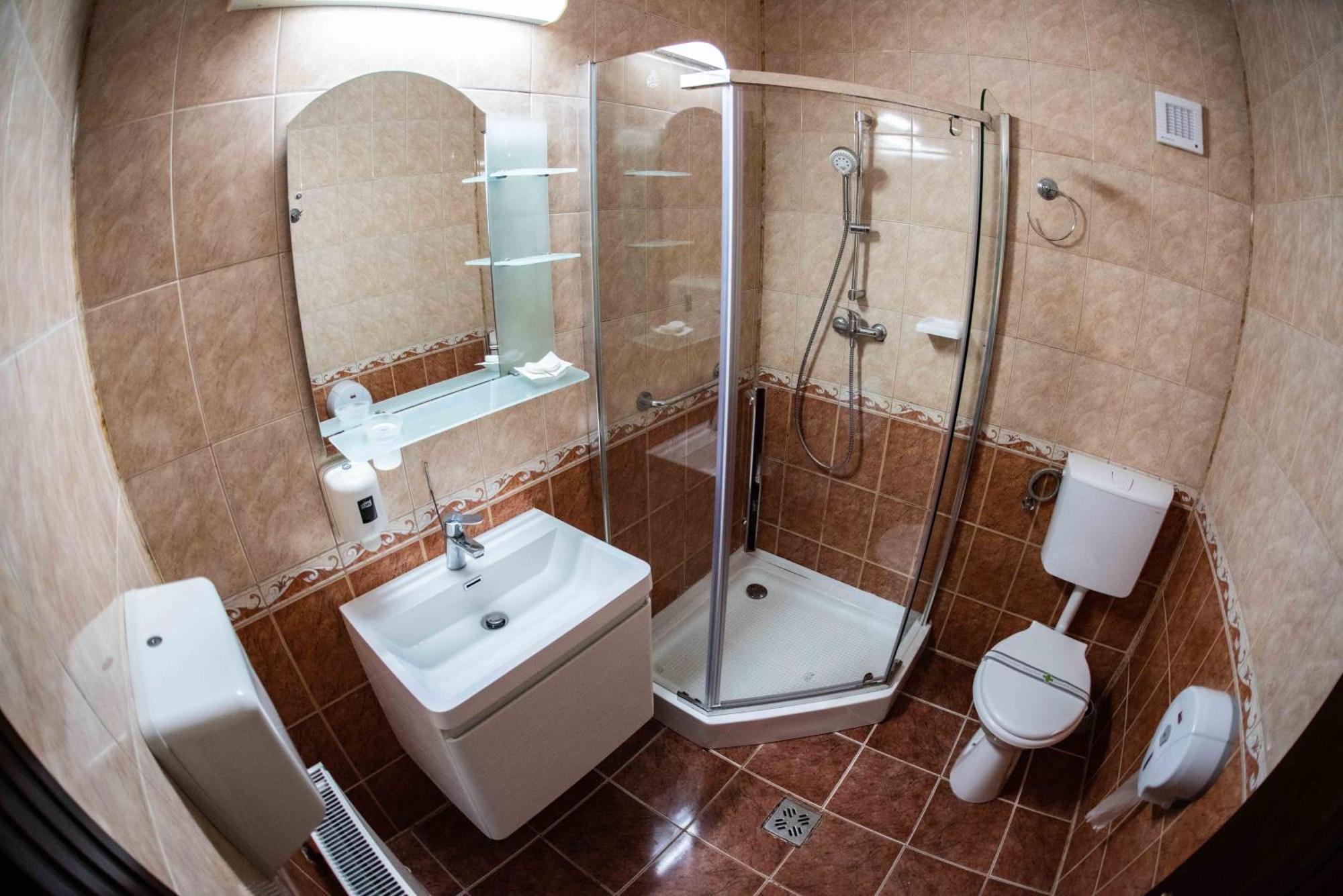 Hotel Trei Brazi ไบเลโอเลอเนชต์ ภายนอก รูปภาพ