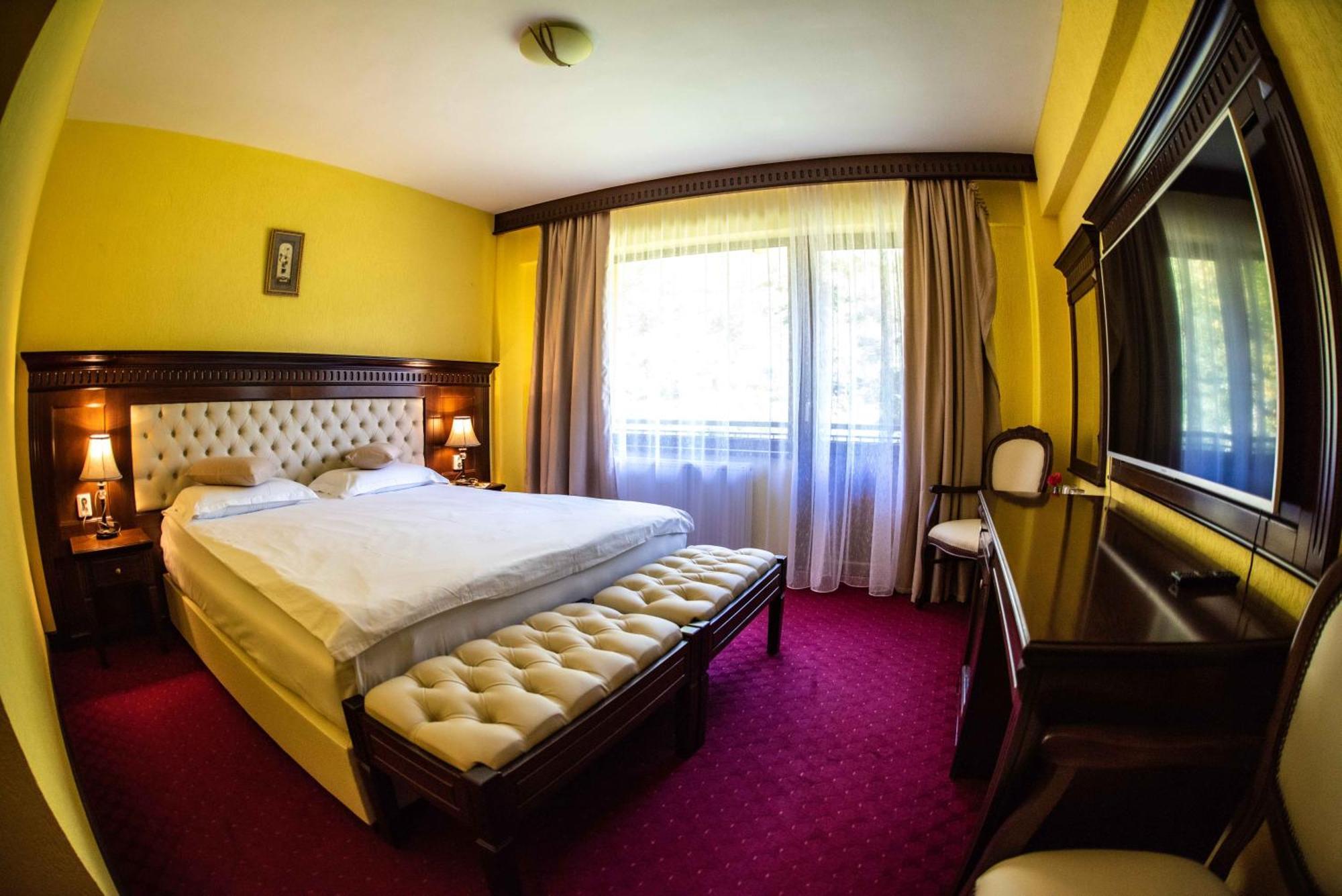 Hotel Trei Brazi ไบเลโอเลอเนชต์ ภายนอก รูปภาพ
